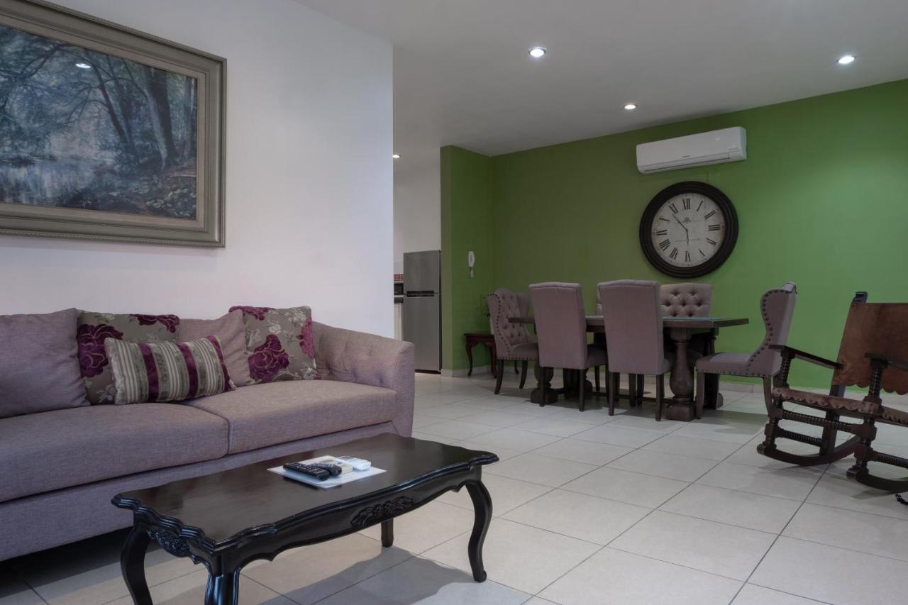 Apartamentos Torre II Condominios *